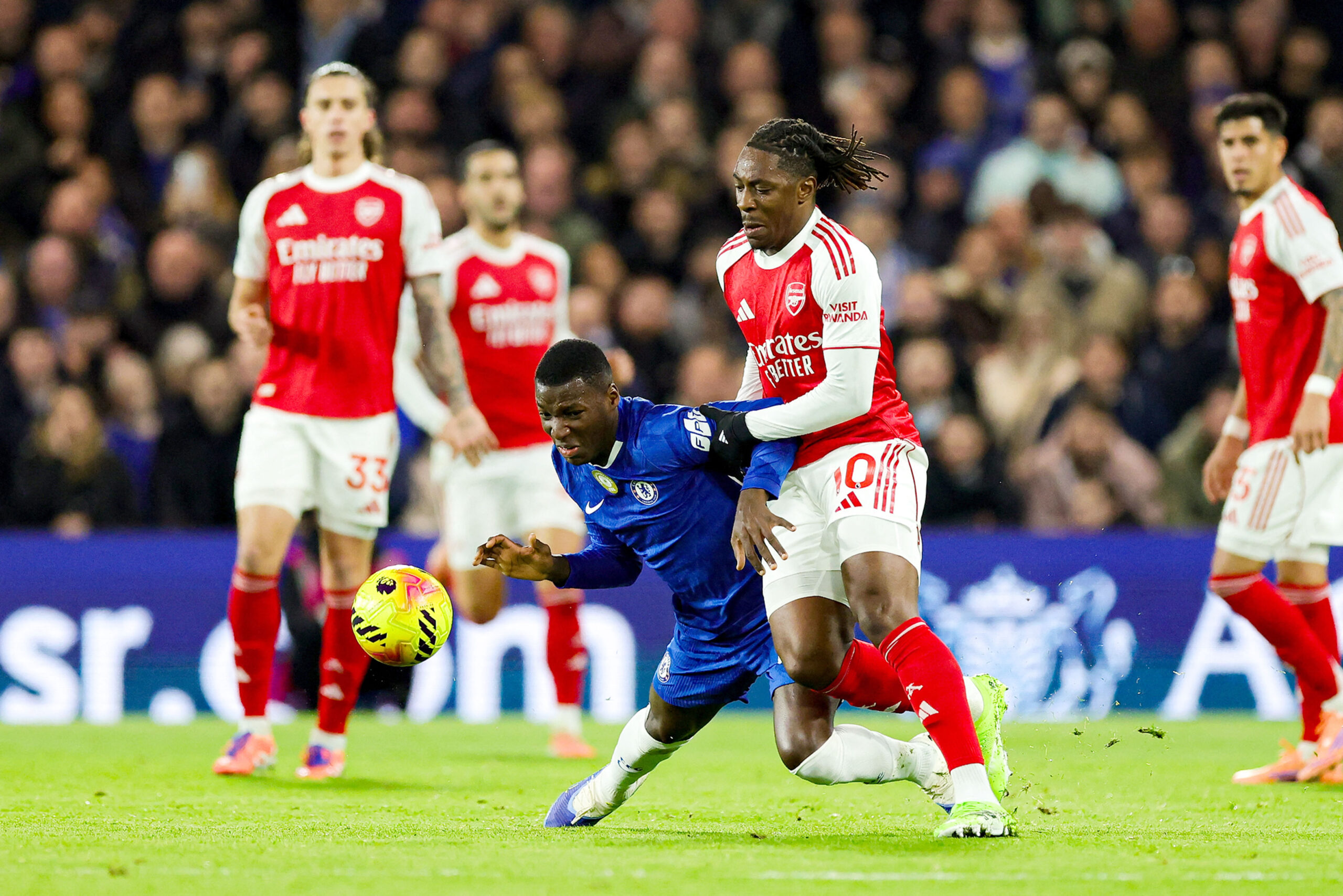 arsenal sekolahkan juara dunia