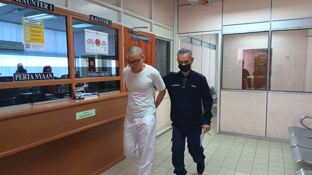 Tertudu dibawa di mahkamah