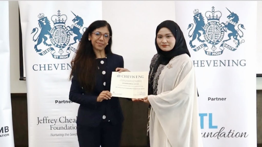 Dari Tawau ke Eropah – Dulu Hanya 1A SPM, Nurfarhani kini lanjut Master di ‘Top 10 University’ UK